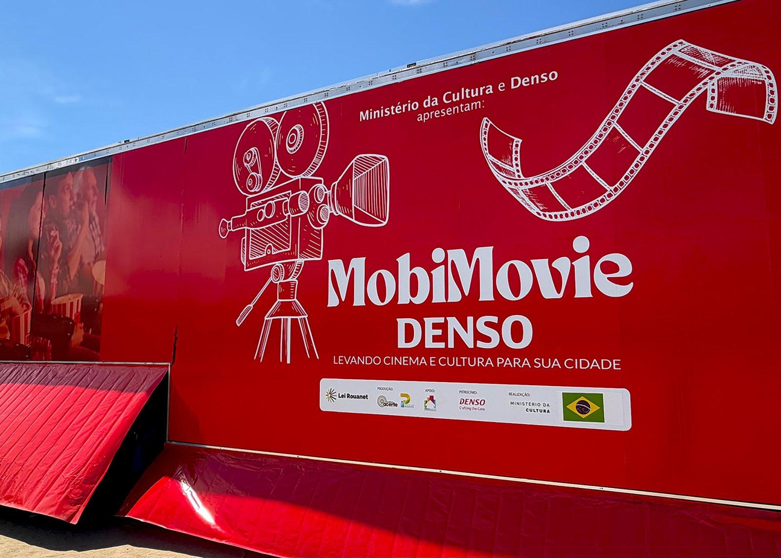 Cinema na Praça Central